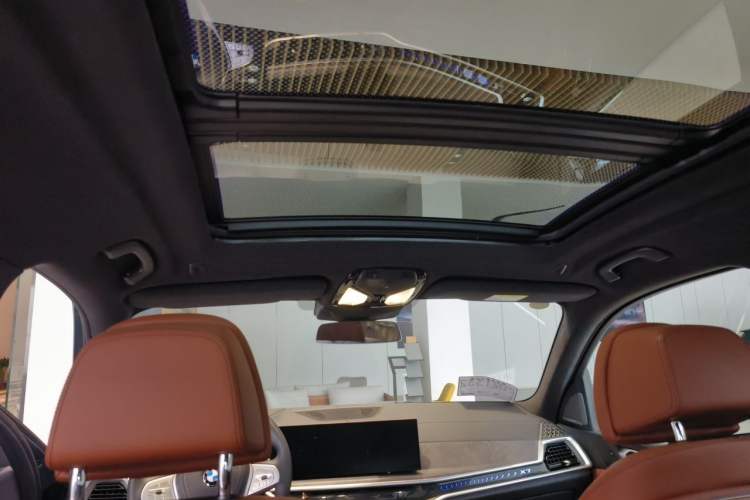 Used BMW X7 2023 xDrive40i Luxury Package with Premium Features Headliner