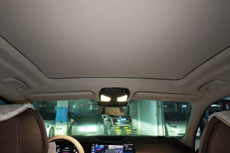 Used BMW X7 2023 xDrive40i Luxury Package with Leading Features Headliner