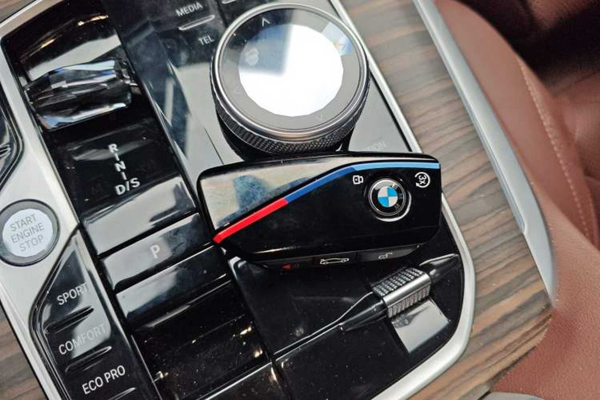 Used BMW X7 2023 xDrive40i Luxury Package with Leading Features Interior 1
