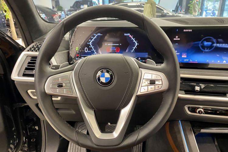 Used BMW X7 2023 xDrive40i Luxury Package with Premium Features Interior 2