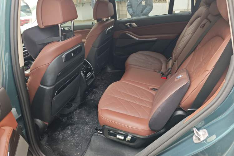 Used BMW X7 2023 xDrive40i Luxury Package with Leading Features Interior 4