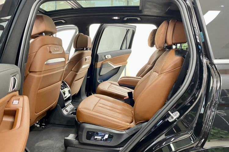Used BMW X7 2023 xDrive40i Luxury Package with Premium Features Interior 8