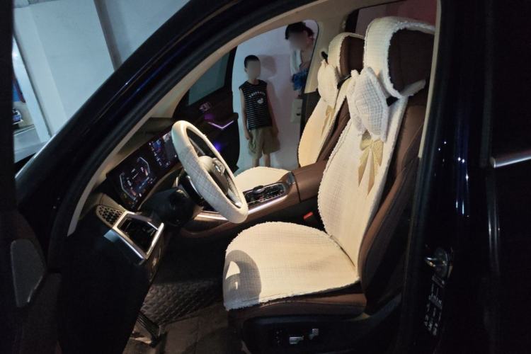 Used BMW X7 2023 xDrive40i Luxury Package with Leading Features Left Front Seat