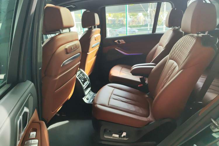Used BMW X7 2023 xDrive40i Luxury Package with Premium Features Left Rear Seat