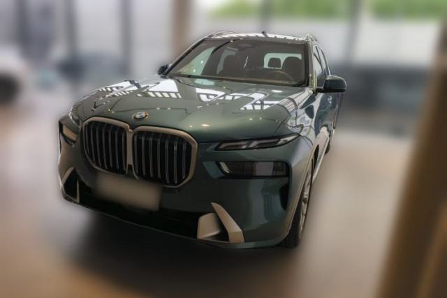 Used BMW X7 2023 xDrive40i Luxury Package with Premium Features