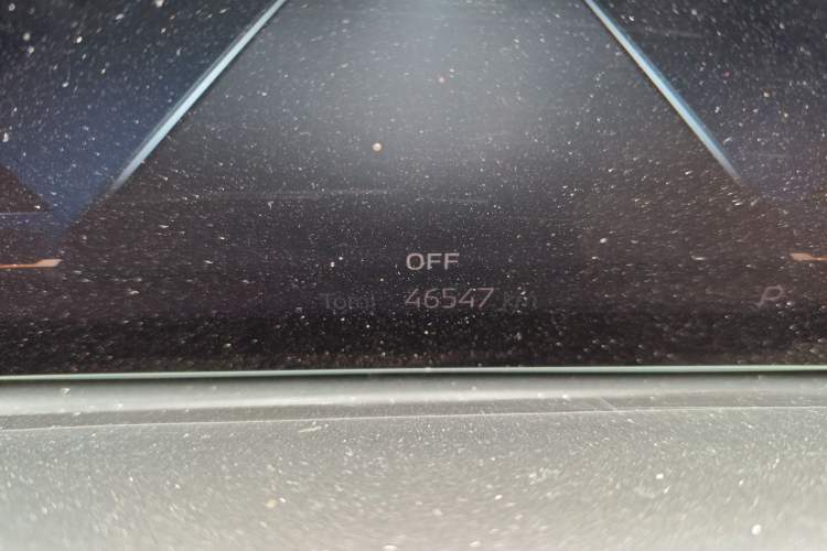 Used BMW X7 2023 xDrive40i Luxury Package with Leading Features Odometer Close Up