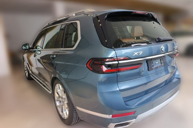 Used BMW X7 2023 xDrive40i Luxury Package with Premium Features Rear Left 45 Deg