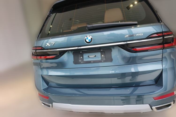 Used BMW X7 2023 xDrive40i Luxury Package with Premium Features Rear