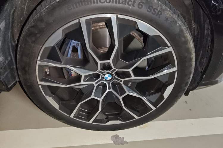Used BMW X7 2023 xDrive40i Executive M Sport Package Right Front Wheel Hub