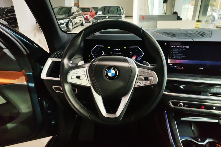 Used BMW X7 2023 xDrive40i Luxury Package with Premium Features Steering Wheel