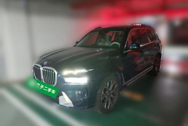 Used BMW X7 2023 xDrive40i Luxury Package with Leading Features