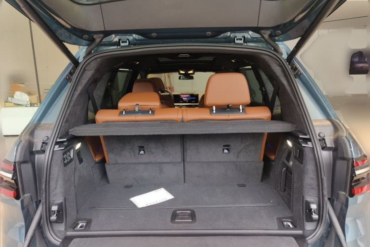 Used BMW X7 2023 xDrive40i Luxury Package with Premium Features Trunk