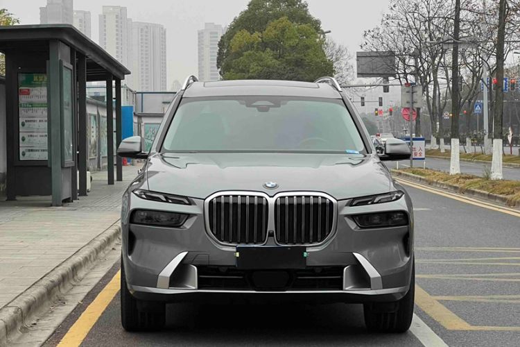 Used BMW X7 2023 xDrive40i Luxury Package with Leading Features Exterior 1