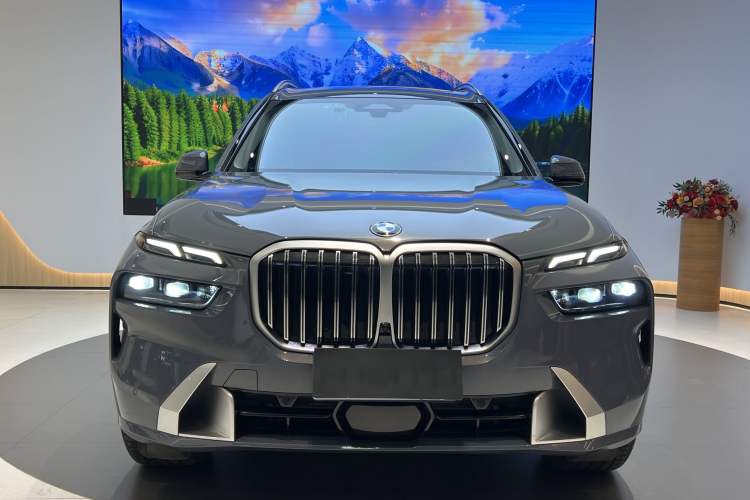 Used BMW X7 2023 xDrive40i Luxury Package with Leading Features Exterior 1