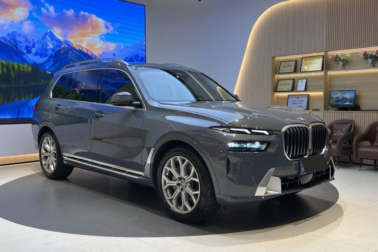 Used BMW X7 2023 xDrive40i Luxury Package with Leading Features Exterior 2