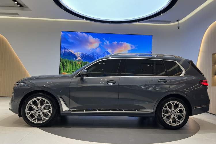 Used BMW X7 2023 xDrive40i Luxury Package with Leading Features Exterior 3