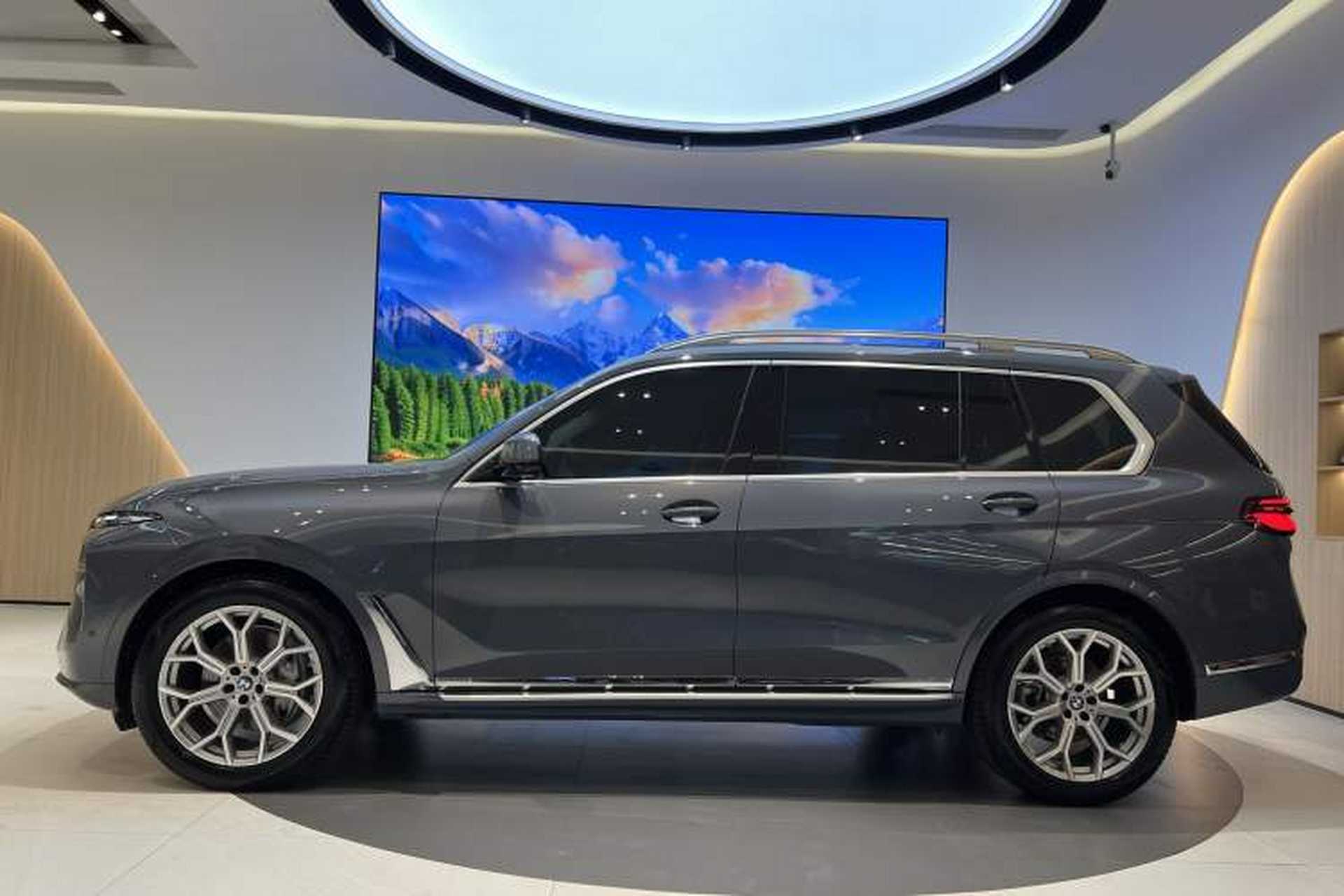 Used BMW X7 2023 xDrive40i Luxury Package with Leading Features Exterior 3