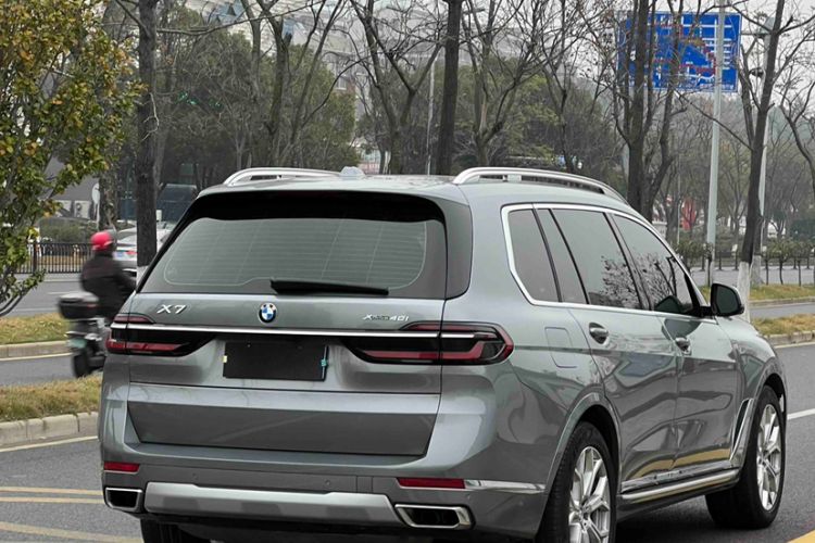 Used BMW X7 2023 xDrive40i Luxury Package with Leading Features Exterior 5