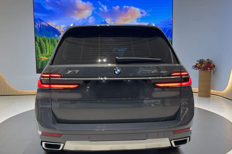 Used BMW X7 2023 xDrive40i Luxury Package with Leading Features Exterior 5
