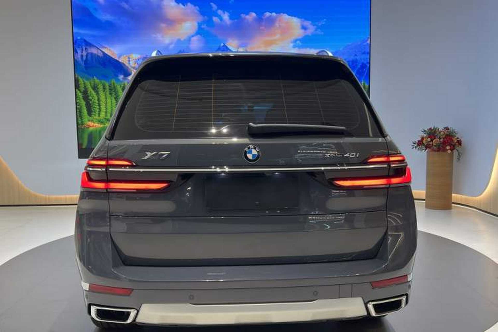 Used BMW X7 2023 xDrive40i Luxury Package with Leading Features Exterior 5