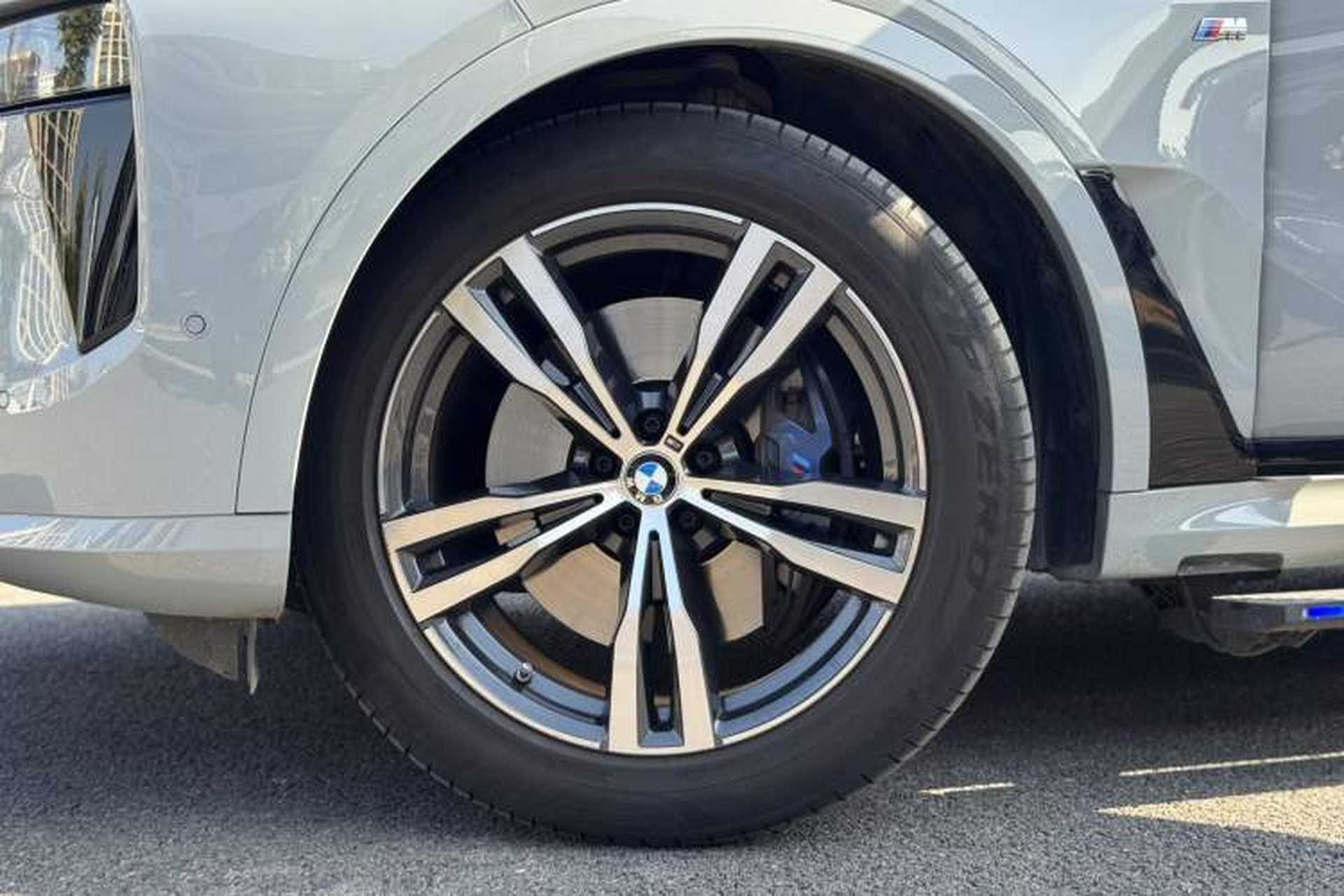 Used BMW X7 2023 xDrive40i Luxury M Sport Package Exterior 6