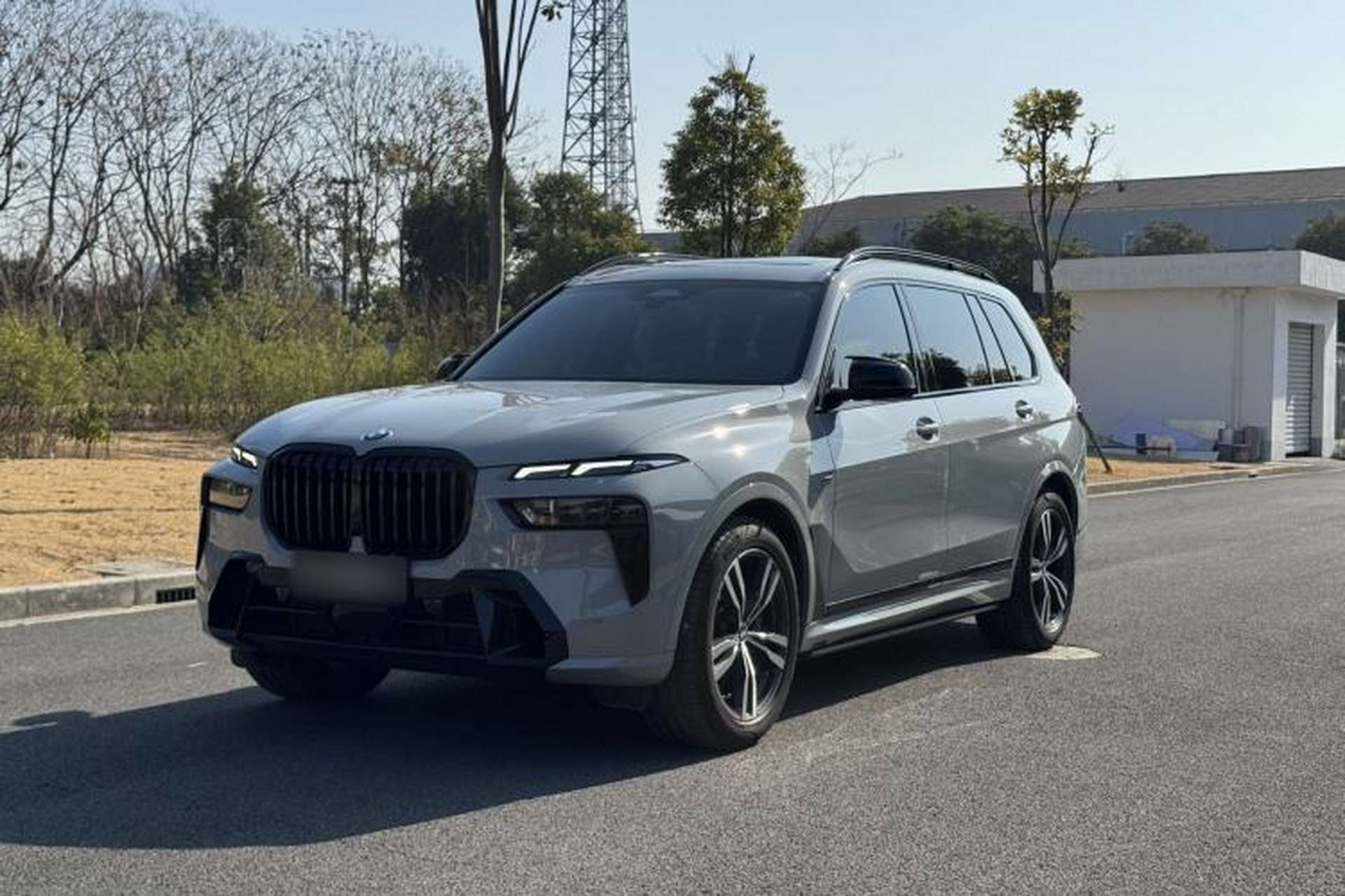 Used BMW X7 2023 xDrive40i Luxury M Sport Package Front Left 45 Deg
