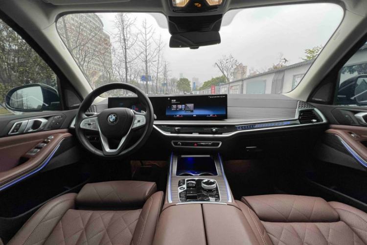 Used BMW X7 2023 xDrive40i Luxury Package with Leading Features Interior 1