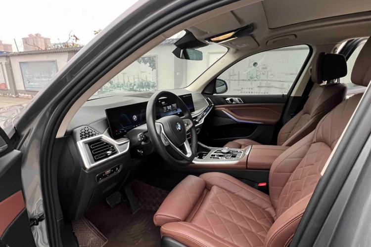 Used BMW X7 2023 xDrive40i Luxury Package with Leading Features Interior 2