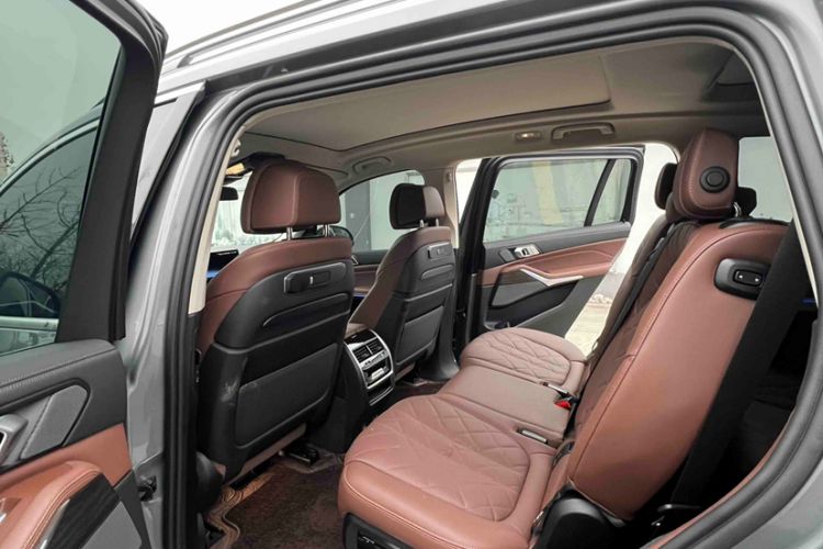 Used BMW X7 2023 xDrive40i Luxury Package with Leading Features Interior 3