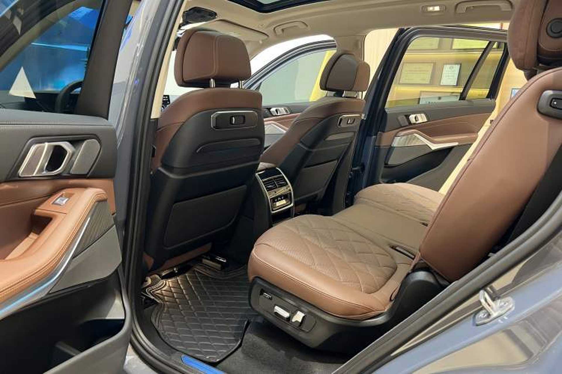 Used BMW X7 2023 xDrive40i Luxury Package with Leading Features Interior 3