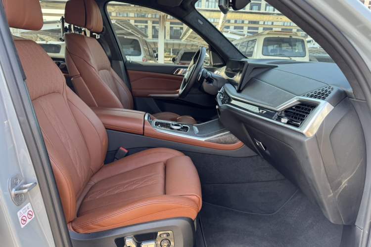 Used BMW X7 2023 xDrive40i Luxury M Sport Package Interior 9