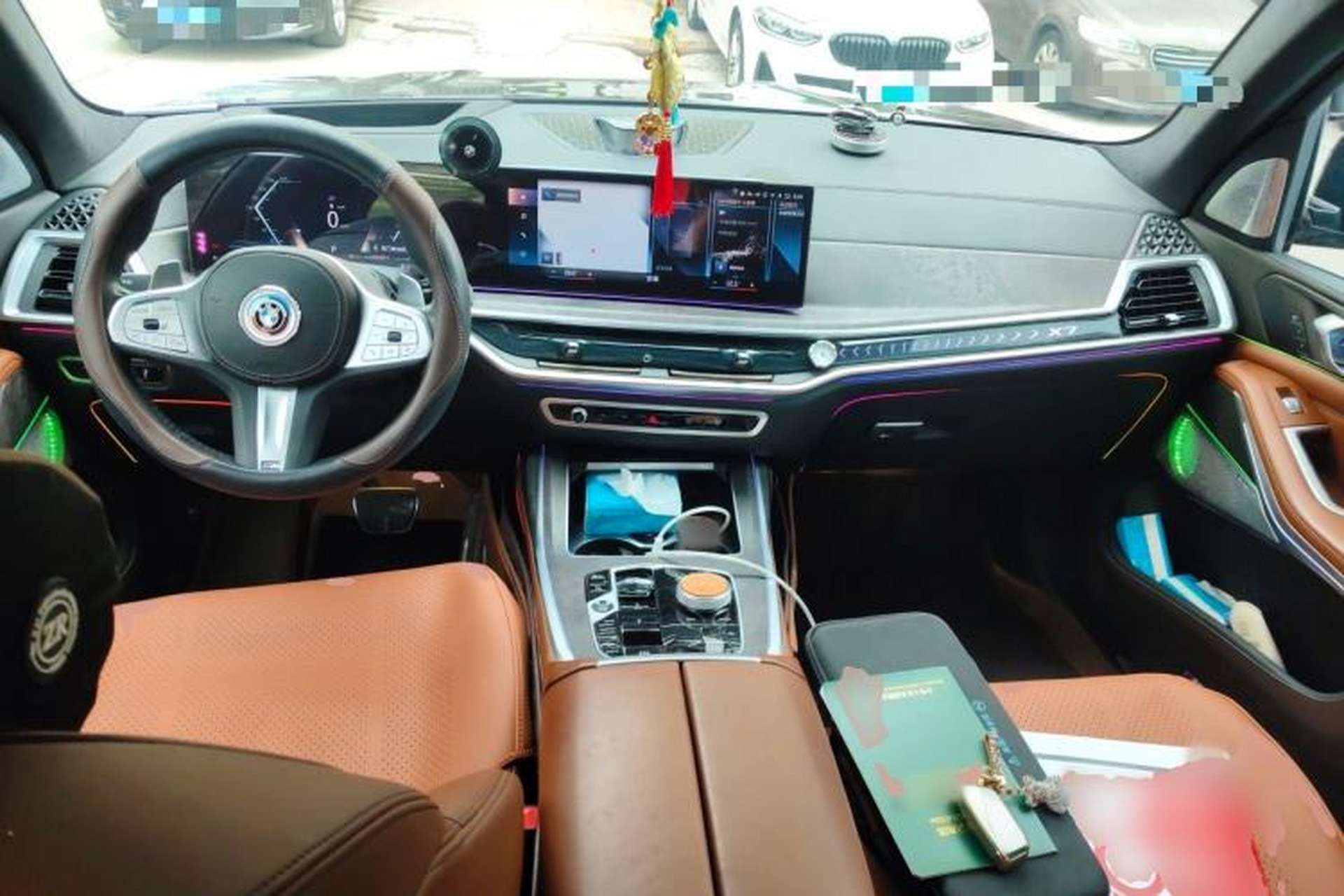 Used BMW X7  Center Console
