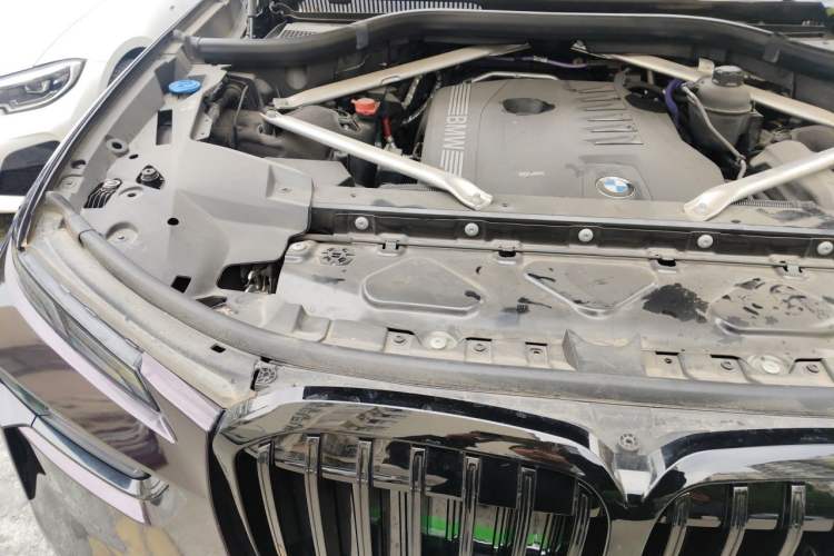Used BMW X7  Engine Bay Right