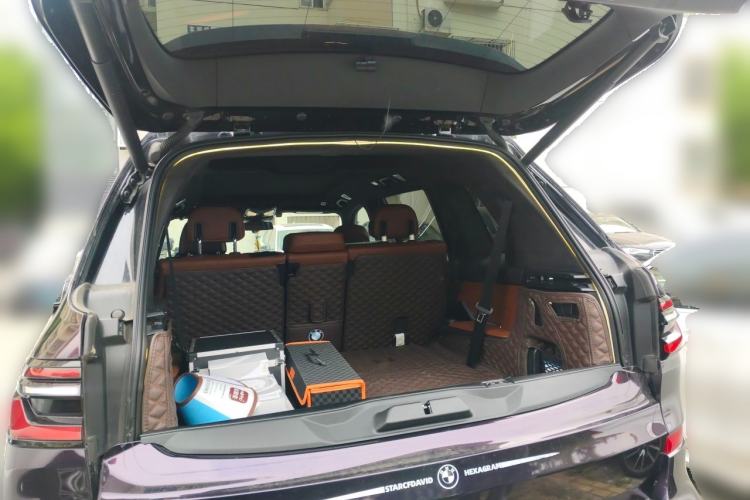 Used BMW X7  Trunk