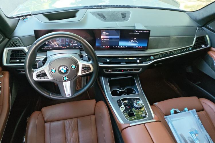 Used BMW X7 2023 xDrive40i Luxury M Sport Package Center Console