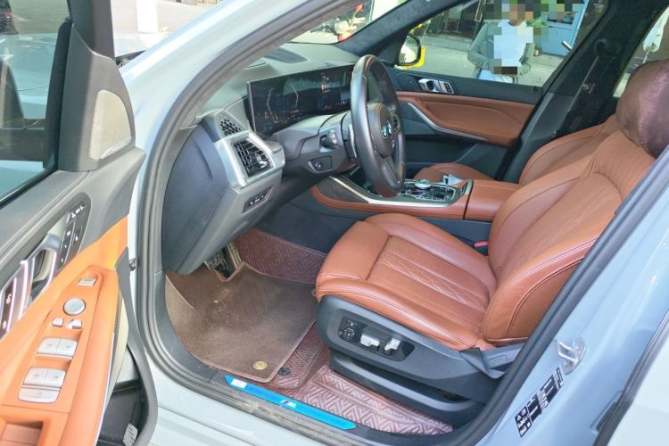 Used BMW X7 2023 xDrive40i Luxury M Sport Package Driver Seat
