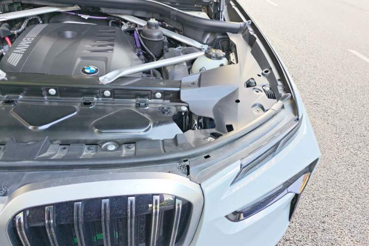 Used BMW X7 2023 xDrive40i Luxury M Sport Package Engine Bay Left