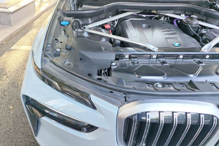 Used BMW X7 2023 xDrive40i Luxury M Sport Package Engine Bay Right
