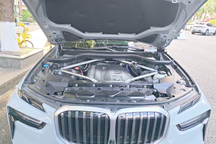 Used BMW X7 2023 xDrive40i Luxury M Sport Package Engine Bay