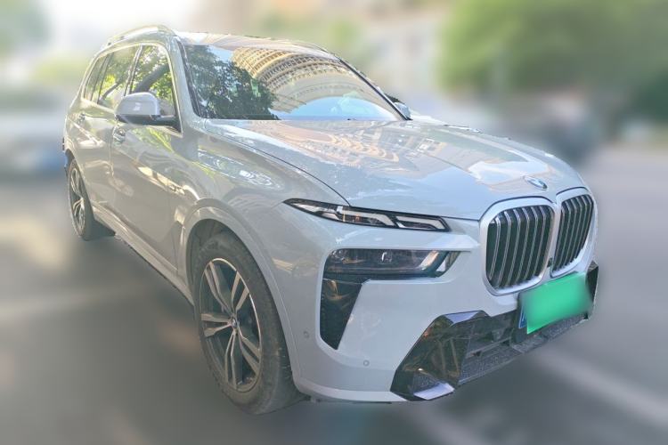 Used BMW X7 2023 xDrive40i Luxury M Sport Package Front Right 45 Deg
