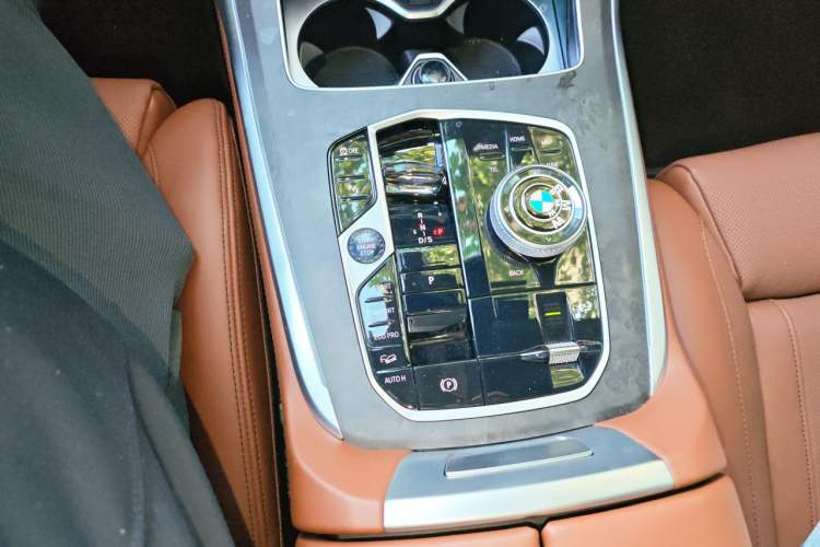 Used BMW X7 2023 xDrive40i Luxury M Sport Package Gear Lever