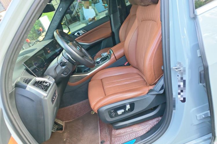 Used BMW X7 2023 xDrive40i Luxury M Sport Package Left Front Seat