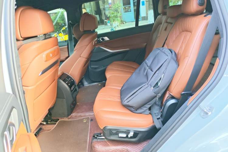 Used BMW X7 2023 xDrive40i Luxury M Sport Package Left Rear Seat