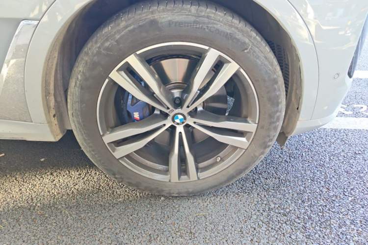 Used BMW X7 2023 xDrive40i Luxury M Sport Package Right Front Wheel Hub