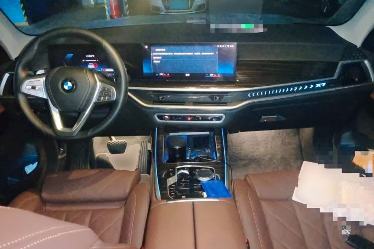 Used BMW X7  Center Console