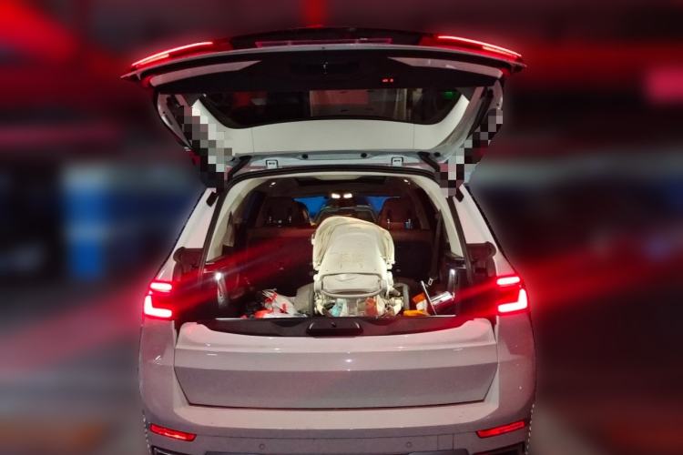 Used BMW X7  Trunk