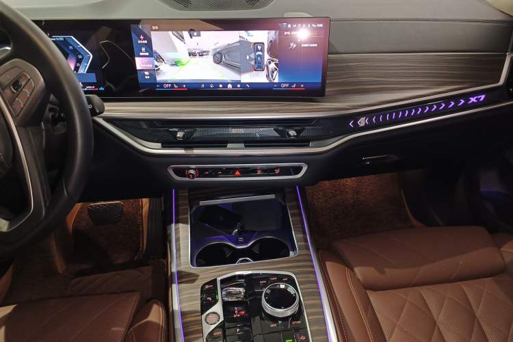 Used BMW X7 2024 xDrive40i Luxury Package – Leading Model Audio And AC Panel