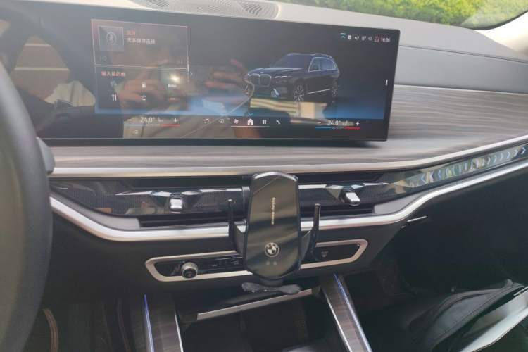 Used BMW X7 2024 xDrive40i Luxury Package – Leading Model Audio And AC Panel