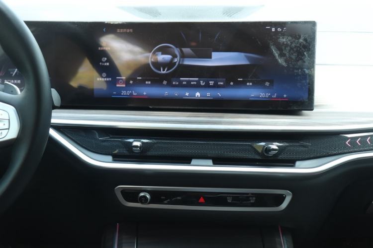 Used BMW X7 2024 xDrive40i Luxury Package – Leading Model Audio And AC Panel