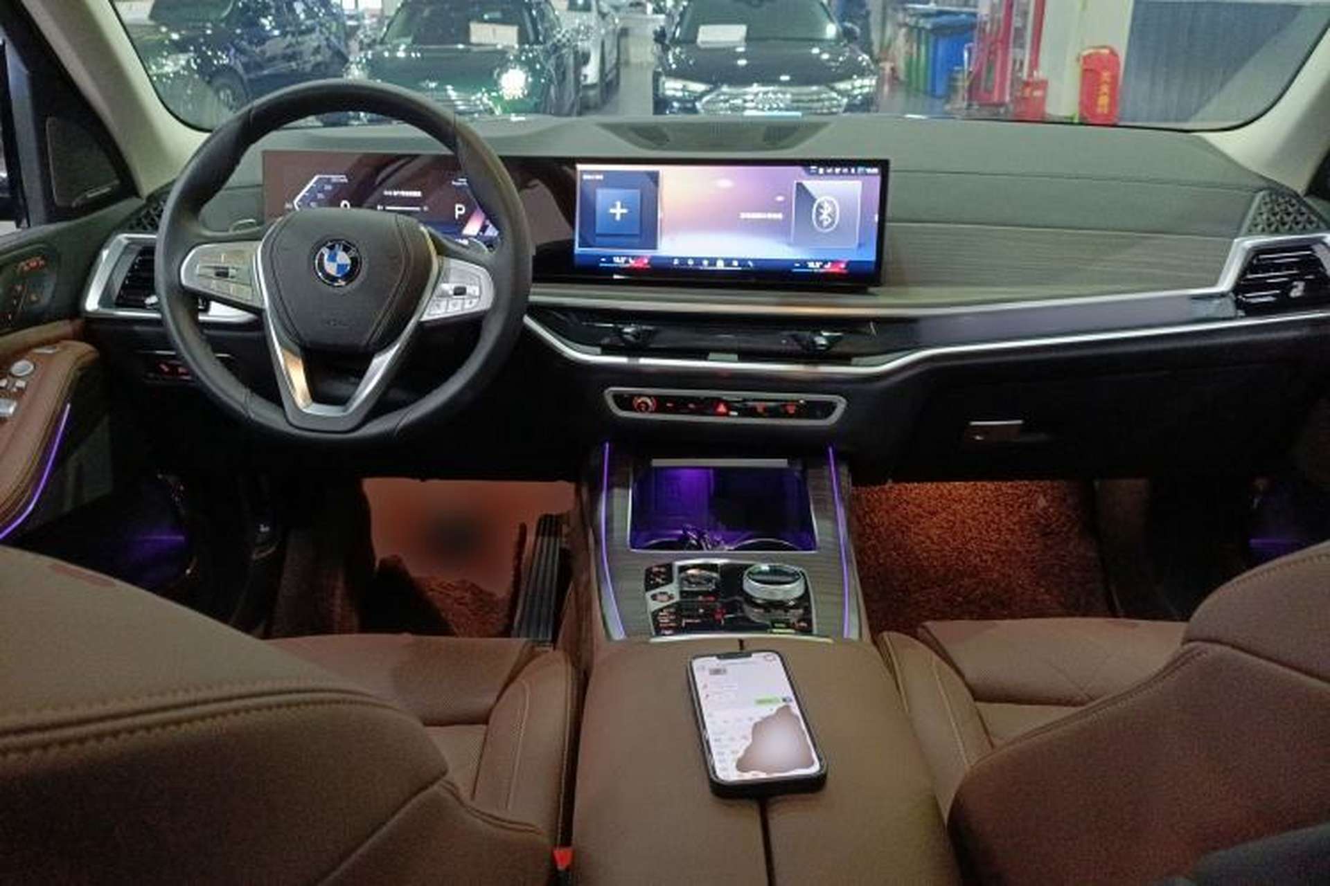Used BMW X7 2024 xDrive40i Luxury Package – Leading Model Center Console